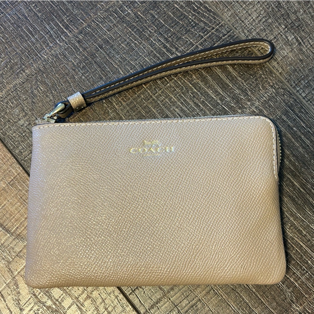 NWT COACH leather wristlet
